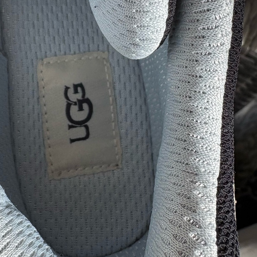 UGG Highland Sneakers - size 8.5 - Picture 9 of 12